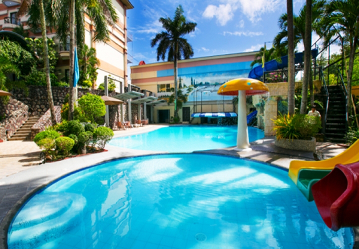 Queen Margarette Hotel - Swimming Pool